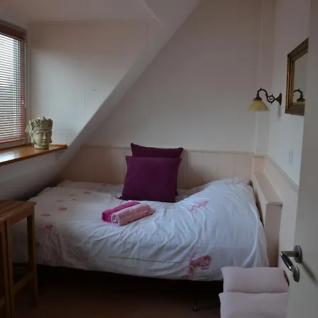 Macbed Checkin-time 1700-1800 Or Request Before Book