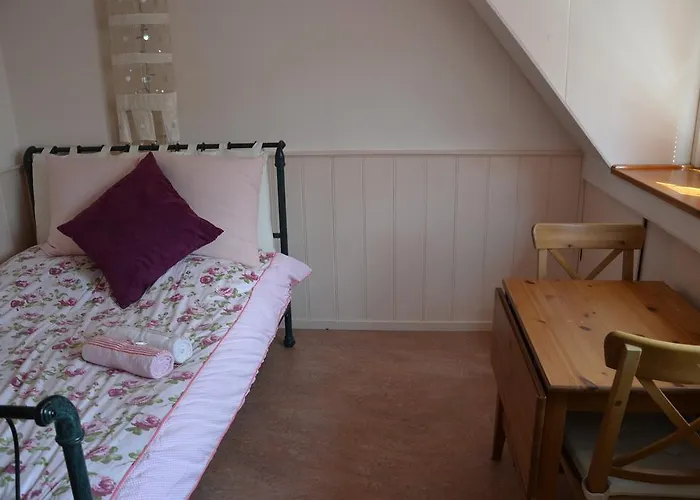 Macbed Checkin-time 1700-1800 Or Request Before Book *